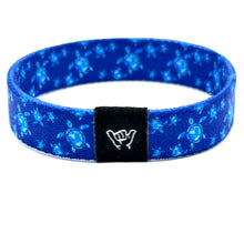 Load image into Gallery viewer, Swimming Turtles Wristband Bracelet