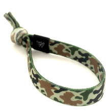 Load image into Gallery viewer, Desert Camo Knotband Bracelet